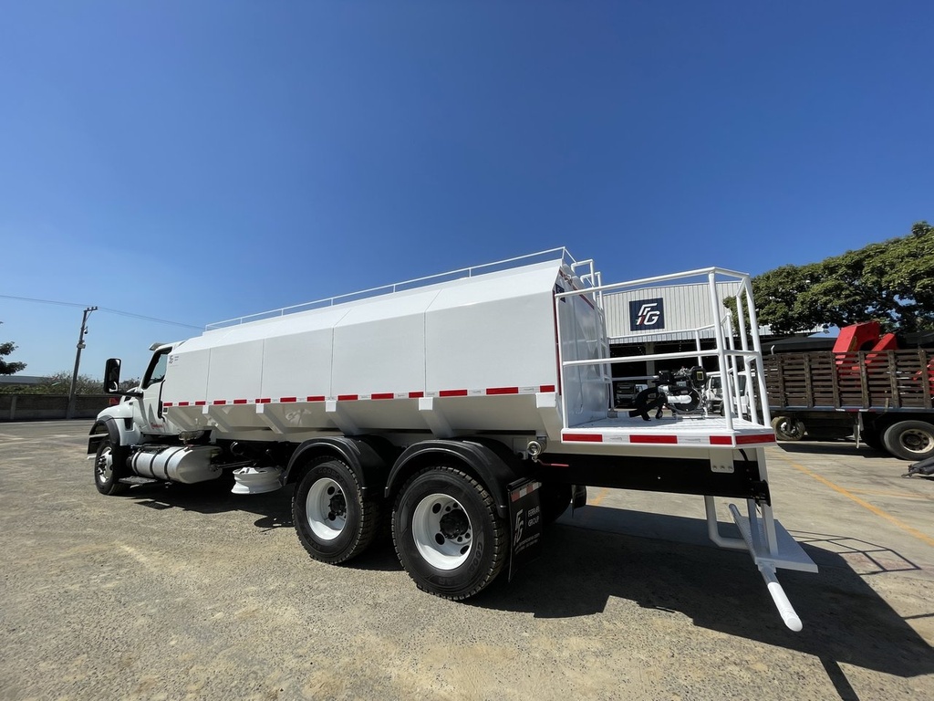 [EQ-TQA-FER-FCV18POH-00106] TANQUES DE IRRIGACIÓN 18,500 LITROS CON BOMBA Y SISTEMA DE IRRIGACIÓN