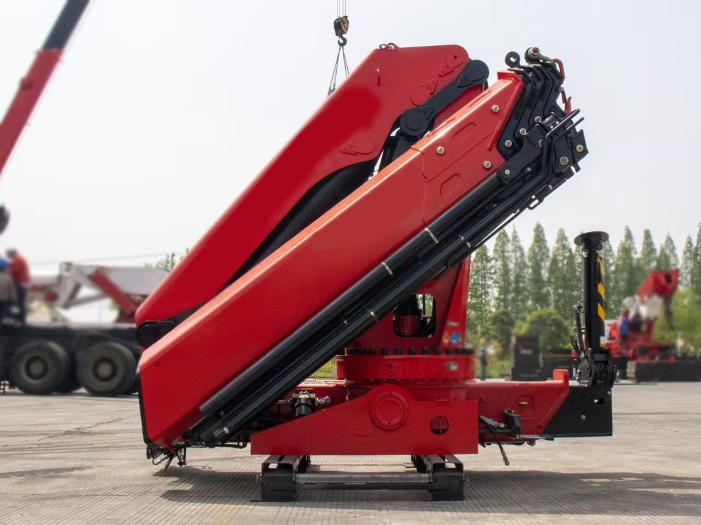 GRÚA FERRARI FC628.6 — HIDRÁULICA CON RADIO MANDO Y ESTABILIZADORES