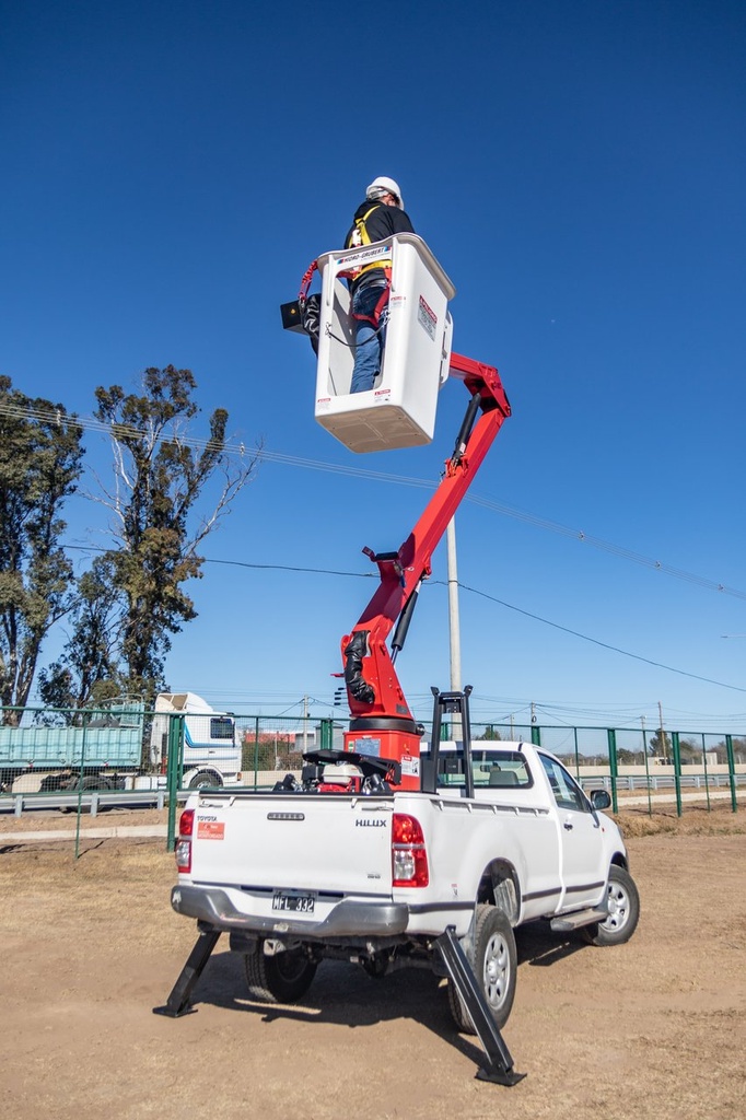 [EQ-ELP-OTR-BL10CA-00133] HIDROELEVADOR ARTICULADO BL10CA — AISLACIÓN 46KV + LINER Y COBERTOR DE CANASTILLA +