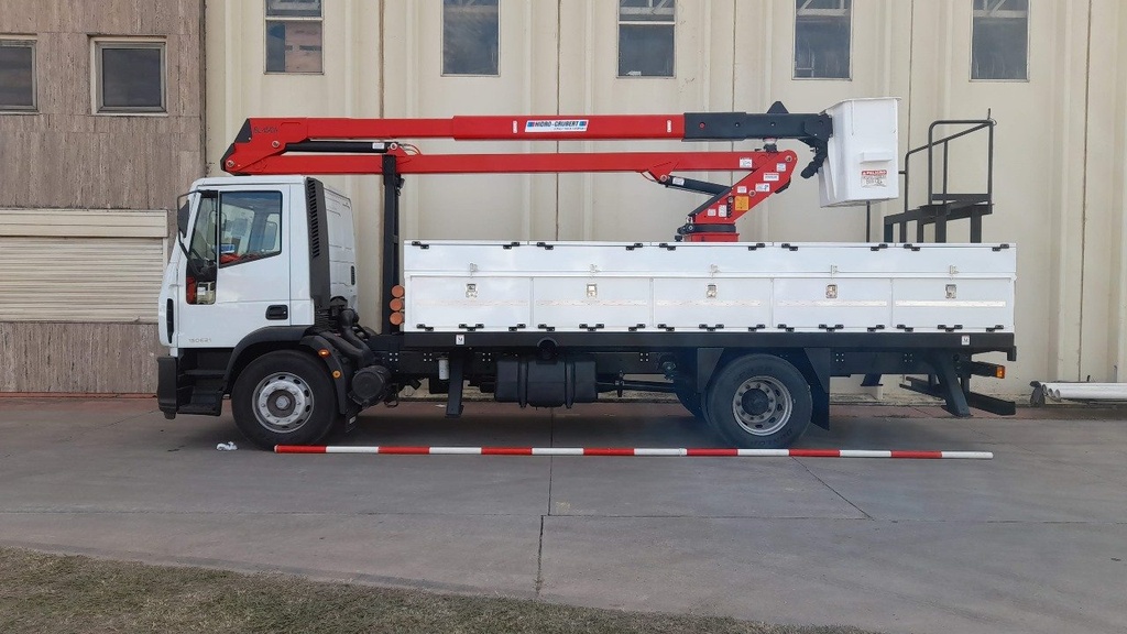 HIDROELEVADOR ARTICULADO BL15CAL 69KV — 1 CANASTILLA AISLACIÓN 69KV + AISLACIÓN DE CHASIS + LINER