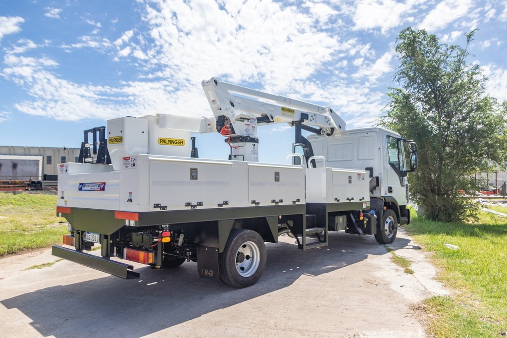[EQ-ELP-OTR-PB13ATI-00140] HIDROELEVADOR ARTICULADO/ TELESCÓPICO PB13ATI — AISLACIÓN 46KV + AISLACIÓN DE CHASIS + LINER Y COBERTOR