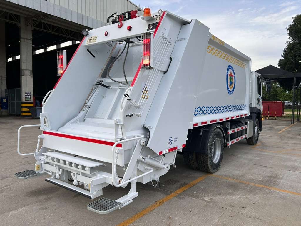 [EQ-COM-OTR-14M3WINCHE-00116] COMPACTADOR 14 M3 — 18 YD3 + 2,5 ST52